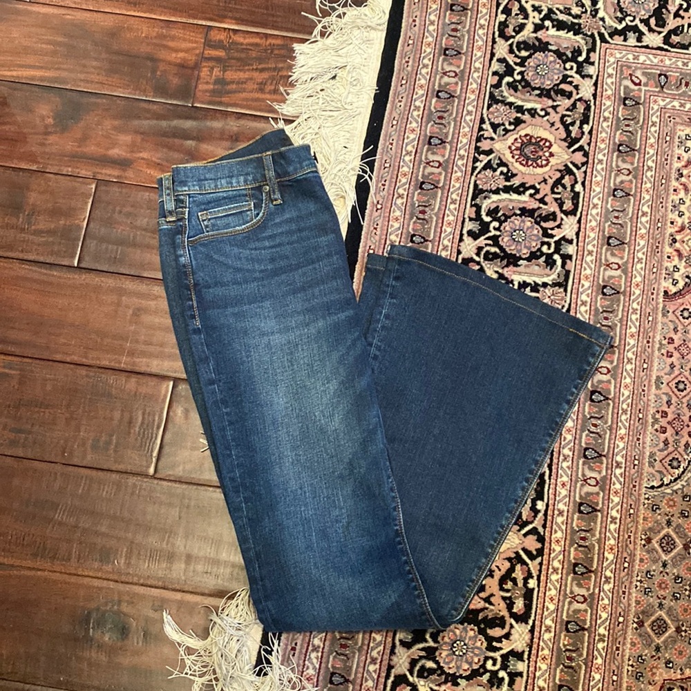 boot leg dark wash jeans